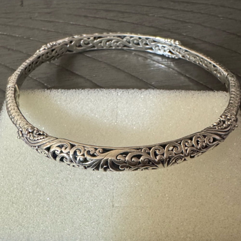 Sarda Sterling Silver Artisan Cut Out Filigree Scroll Hinged Bangle.